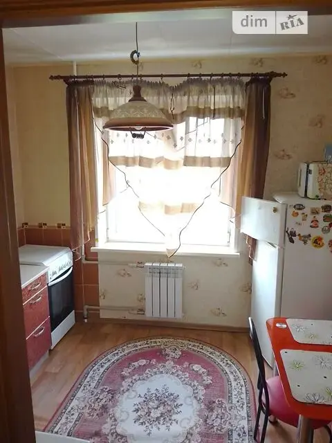 Зображення Затишна умебльована квартира, є необхідна побутова техніка, балкон засклений (склопакет), встановлені батареї з біметалу, взимку тепло (котельня поряд)
