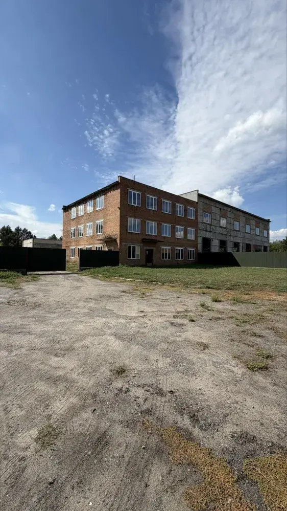 Зображення Продаж комерційного приміщення, площею - 3000 кв.м., район - Новосанжарський