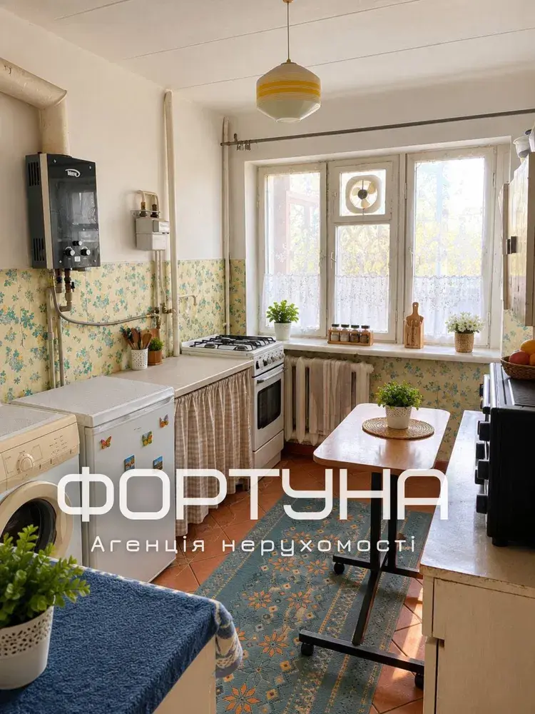 Зображення Продаж 1 - кімнатної квартири, площею - 38 кв.м., мікрорайон - Центр